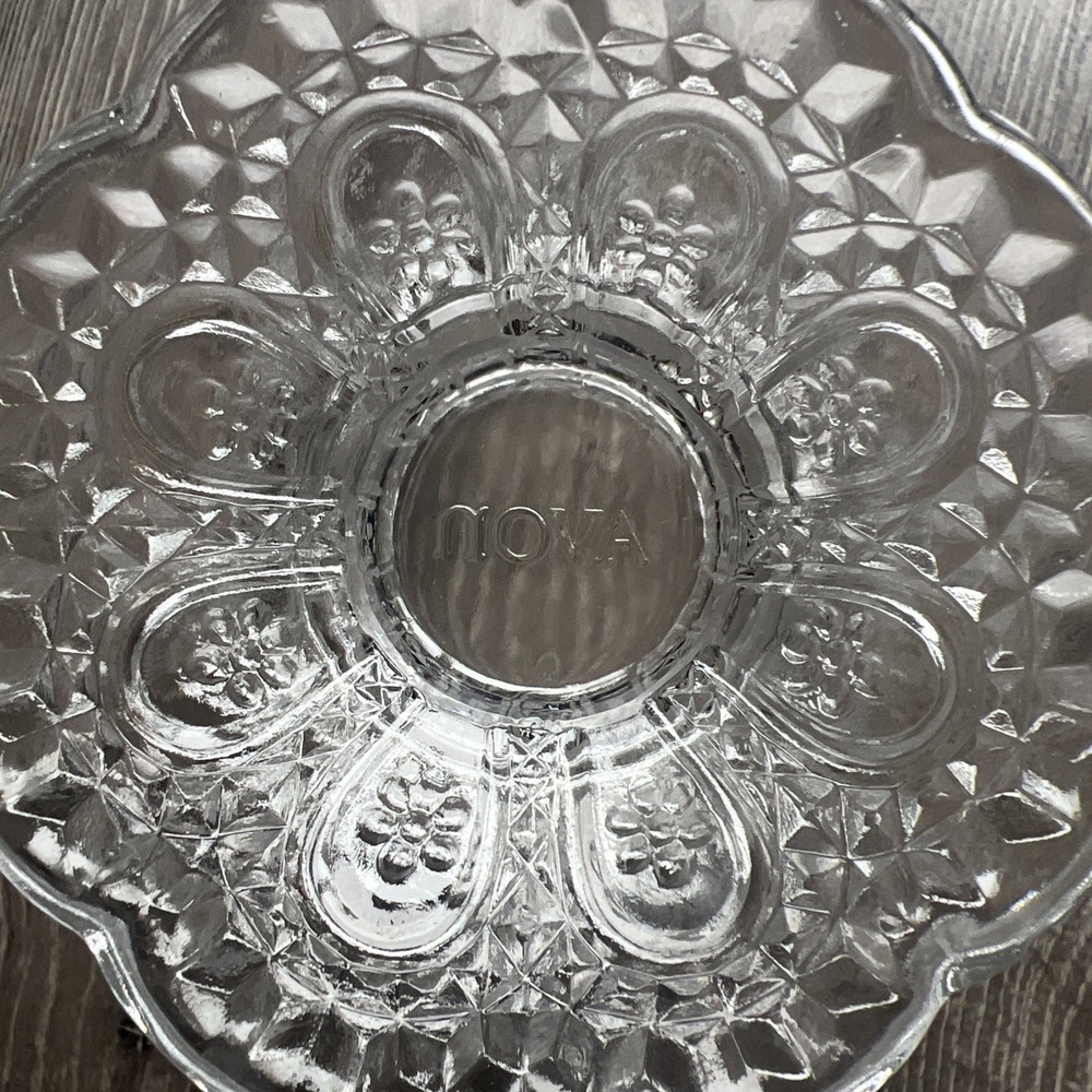 AVON CRYSTAL CLEAR GLASS FLOWER FOOTED CANDY DISH/ BOWL/ CANDLE HOLDER EUC - Picture 4 of 5